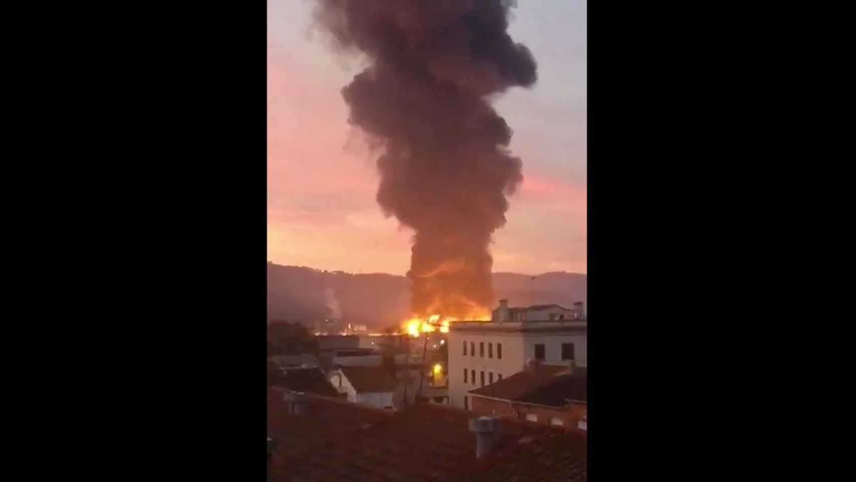 El incendio en una planta química de Montornès del Vallès / TWITTER
