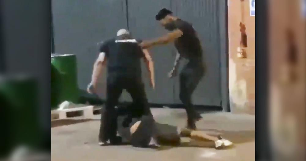 Imagen de una agresión que ha provocado la suspensión de un portero de la discoteca Waka Sabadell / CG