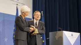 Los últimos presidentes del BCE, Christine Lagarde y Mario Draghi / EP