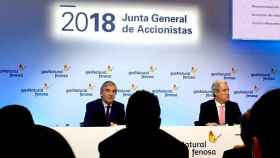 Francisco Reynés (i), presidente ejecutivo de Gas Natural Fenosa, junto al director de comunicación del grupo, Jordi García Tabernero (d) / CG