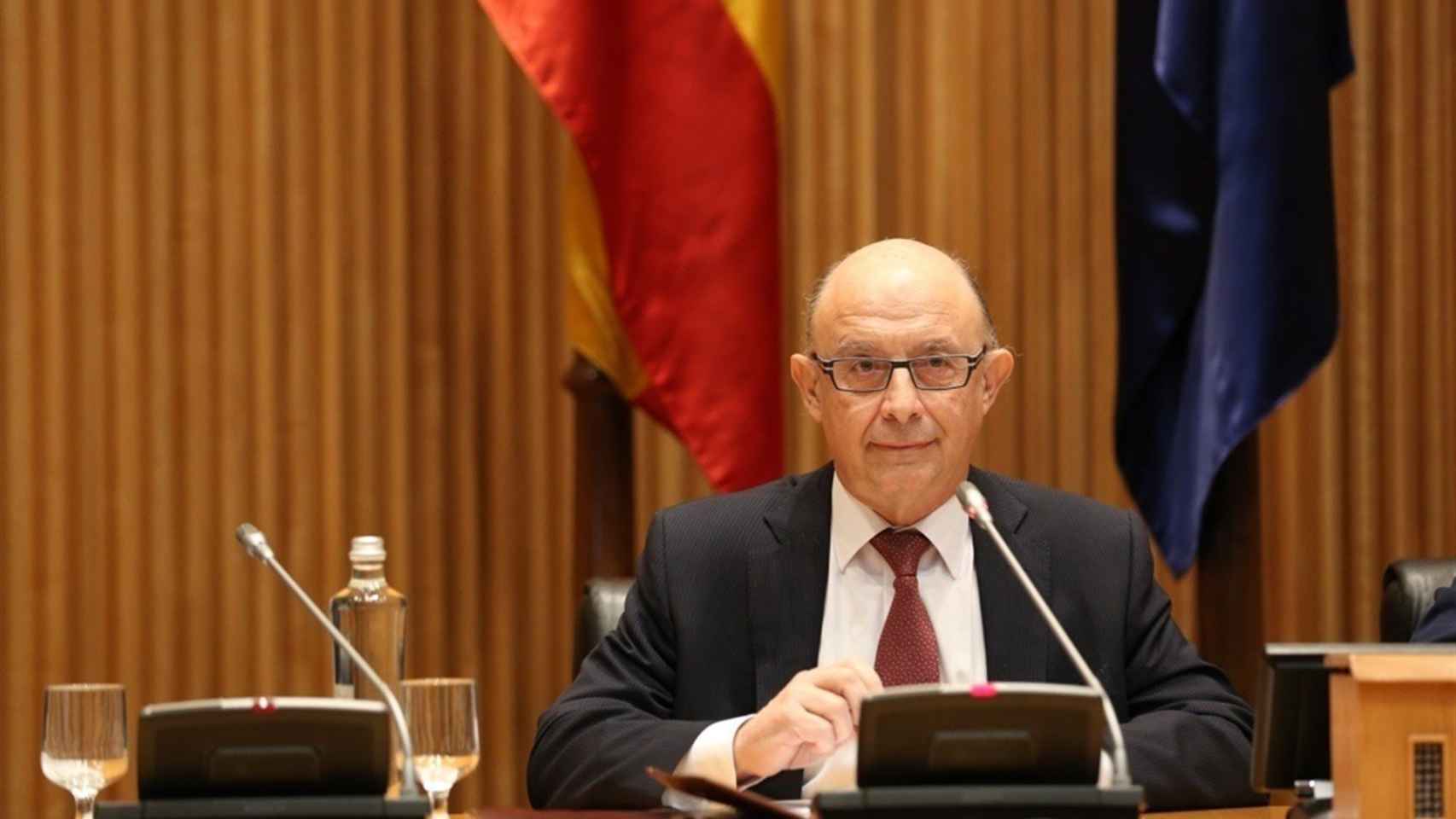 Cristóbal Montoro, ministro de Hacienda, durante la presentación del proyecto de ley de Presupuestos Generales para 2017 / EUROPA PRESS