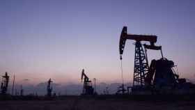 Pozos petrolíferos en Gudong (China), en una imagen de archivo / EFE
