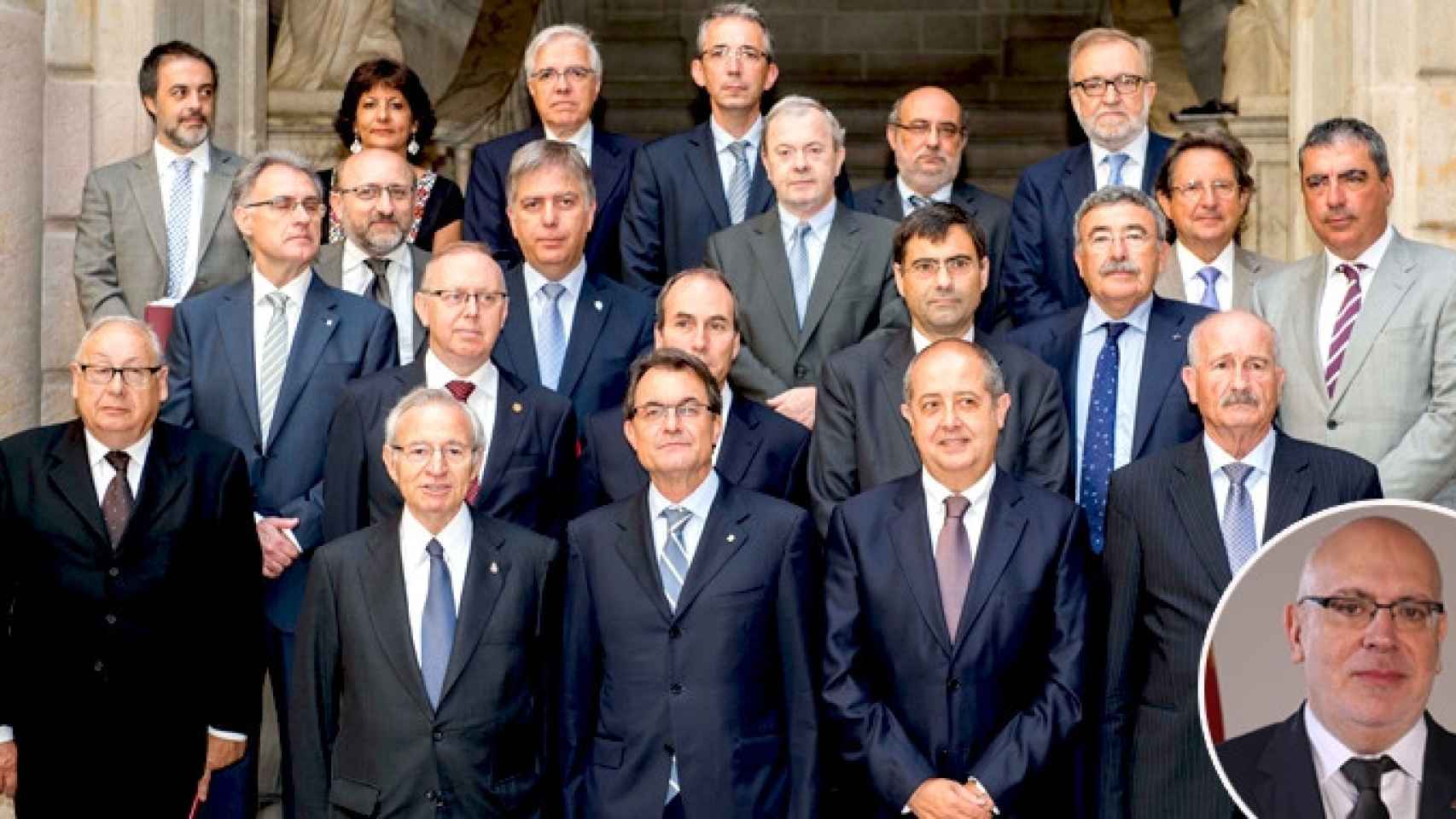 Artur Mas (primera fila, centro) en una imagen de archivo con los 13 presidentes de las Cámaras de Comercio de Cataluña y Jordi Baiget, consejero de Empresa y Conocimiento catalán / FOTOMONTAJE DE CG