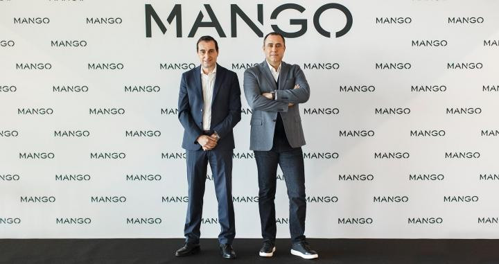 El director general de Mango, Toni Ruiz (izq), y el director distribución logística, Antonio Pascual
