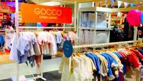 Interior de una tienda de moda infantil Gocco / GOCCO