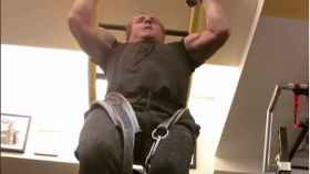 Una foto de Sylvester Stallone haciendo ejercicio