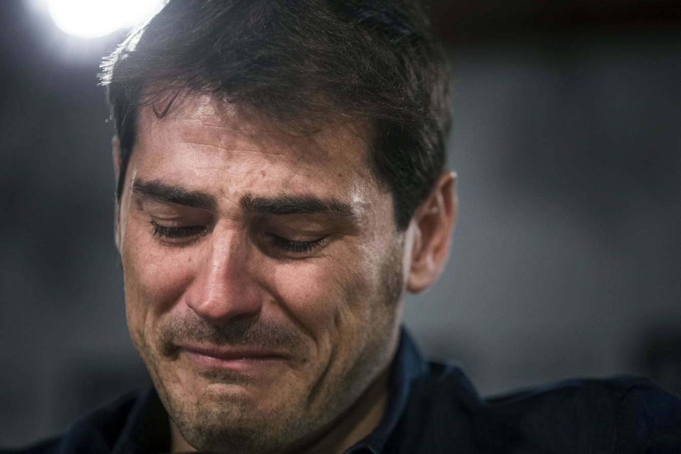 Iker Casillas rompe a llorar en su despedida del Real Madrid. / Archivo