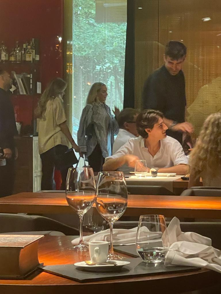 Gerard Piqué y su novia Clara Chía en el restaurante Sushi 99 (Barcelona) CRÓNICA DIRECTO