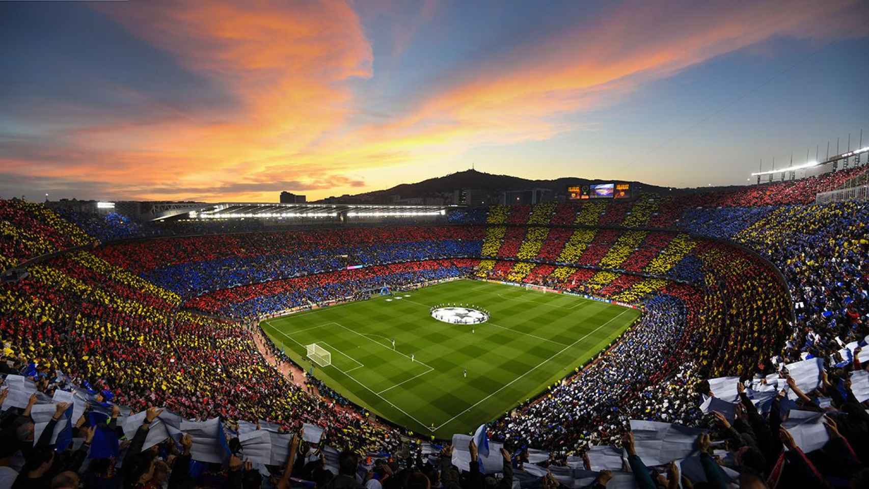 El Camp Nou en un partido de la Champions / EFE