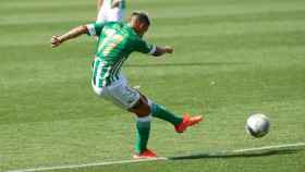 El disparo del gol de Cristian Tello en el estreno de Liga / EFE