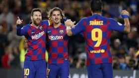 Messi y Griezmann celebrando el gol con Luis Suárez / FC Barcelona