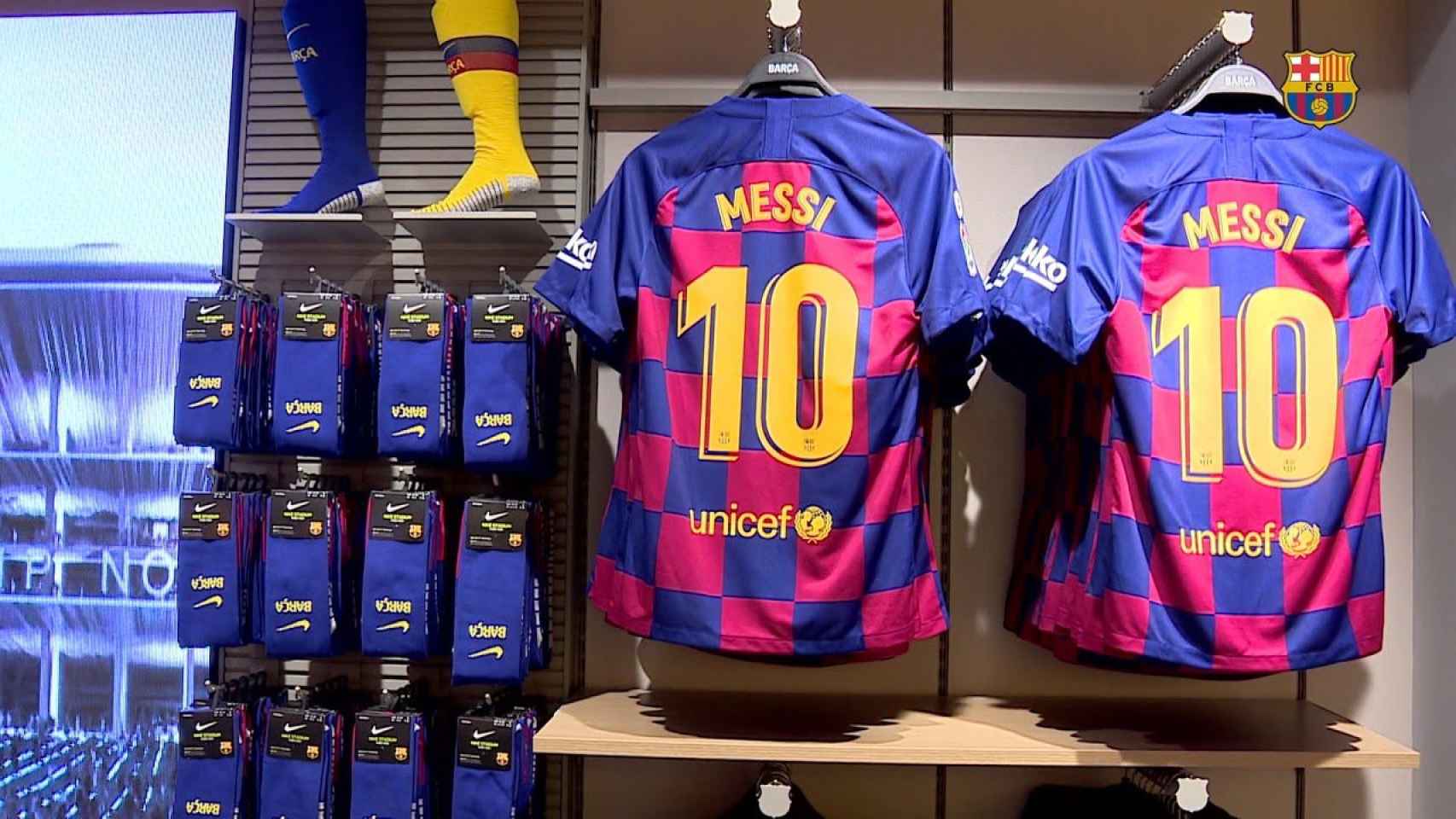 La nueva Barça Store Canaletas ya tiene a punto las camisetas / FCB