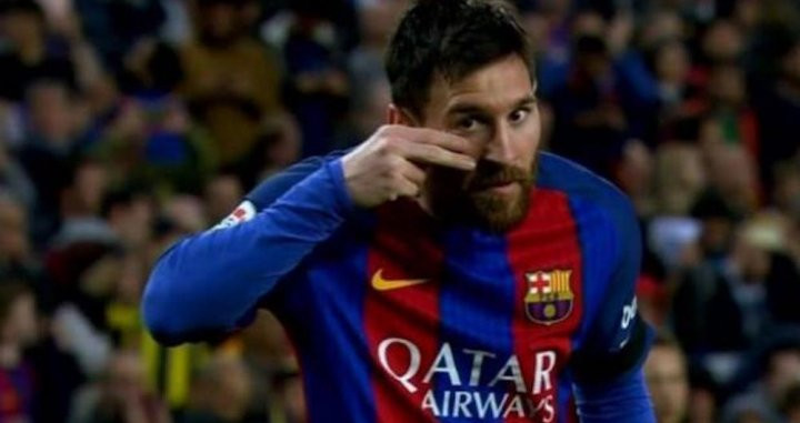 Messi celebra un gol con una dedicatoria al proyecto de su Fundación