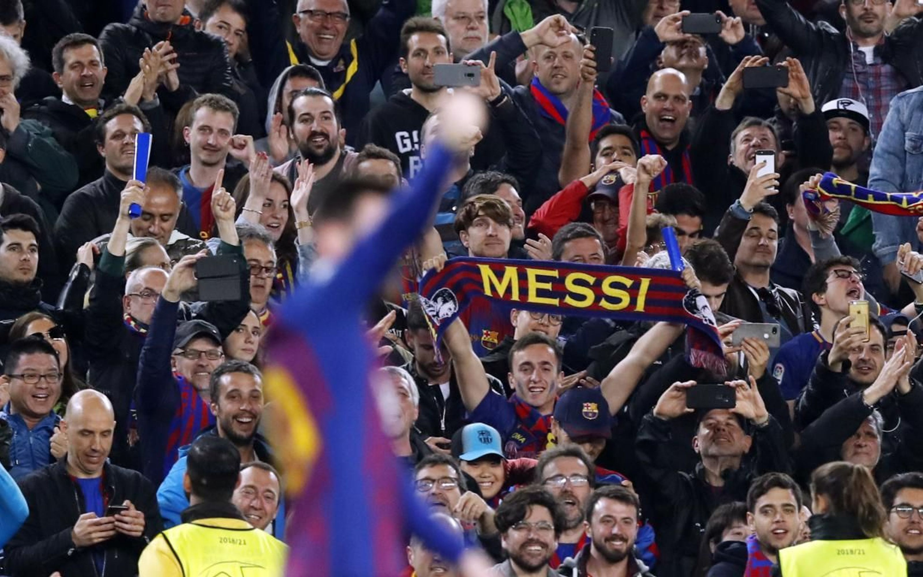 El Camp Nou celebrando un gol de Leo Messi contra el Liverpool / FC Barcelona