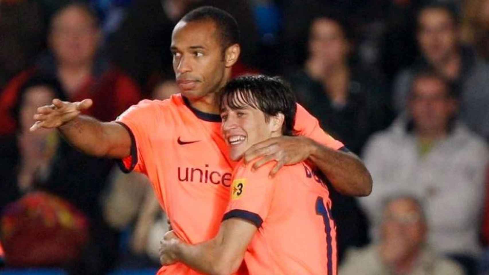 Henry y Bojan celebran un gol con el Barça / EFE
