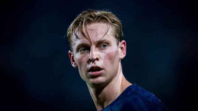 Frenkie de Jong, agotado, durante un partido del Barça en la Liga / FCB