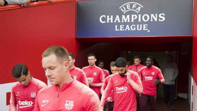 La plantilla del Barça en un entrenamiento previo a la Champions / EFE