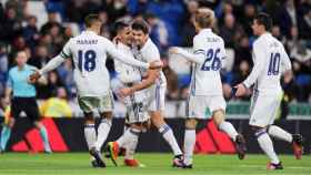 Mariano, James y Odegaard celebrando un gol del Real Madrid / EFE