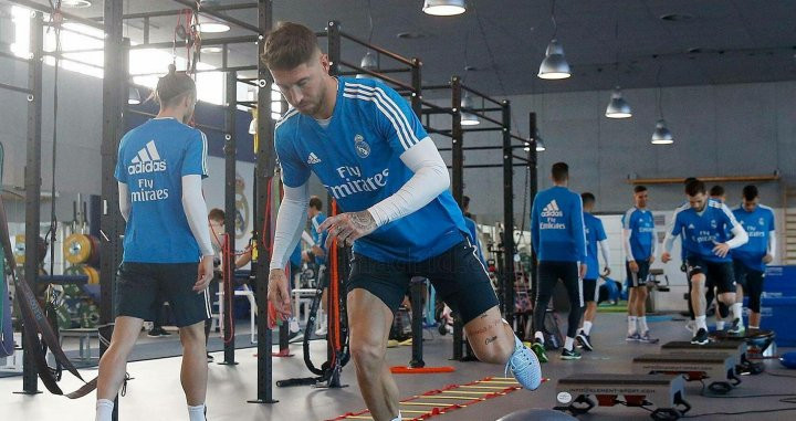 Los jugadores del Real Madrid en el gimnasio / EFE