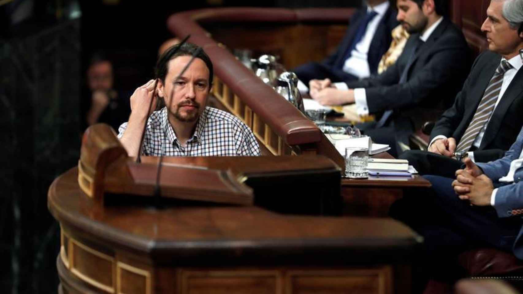 Pablo Iglesias sube a la tribuna de oradores para responder a Pedro Sánchez / EFE