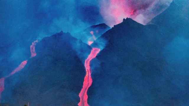 La lava vertida por el volcán Cumbre Vieja en La Palma / MIGUEL CALERO - EFE