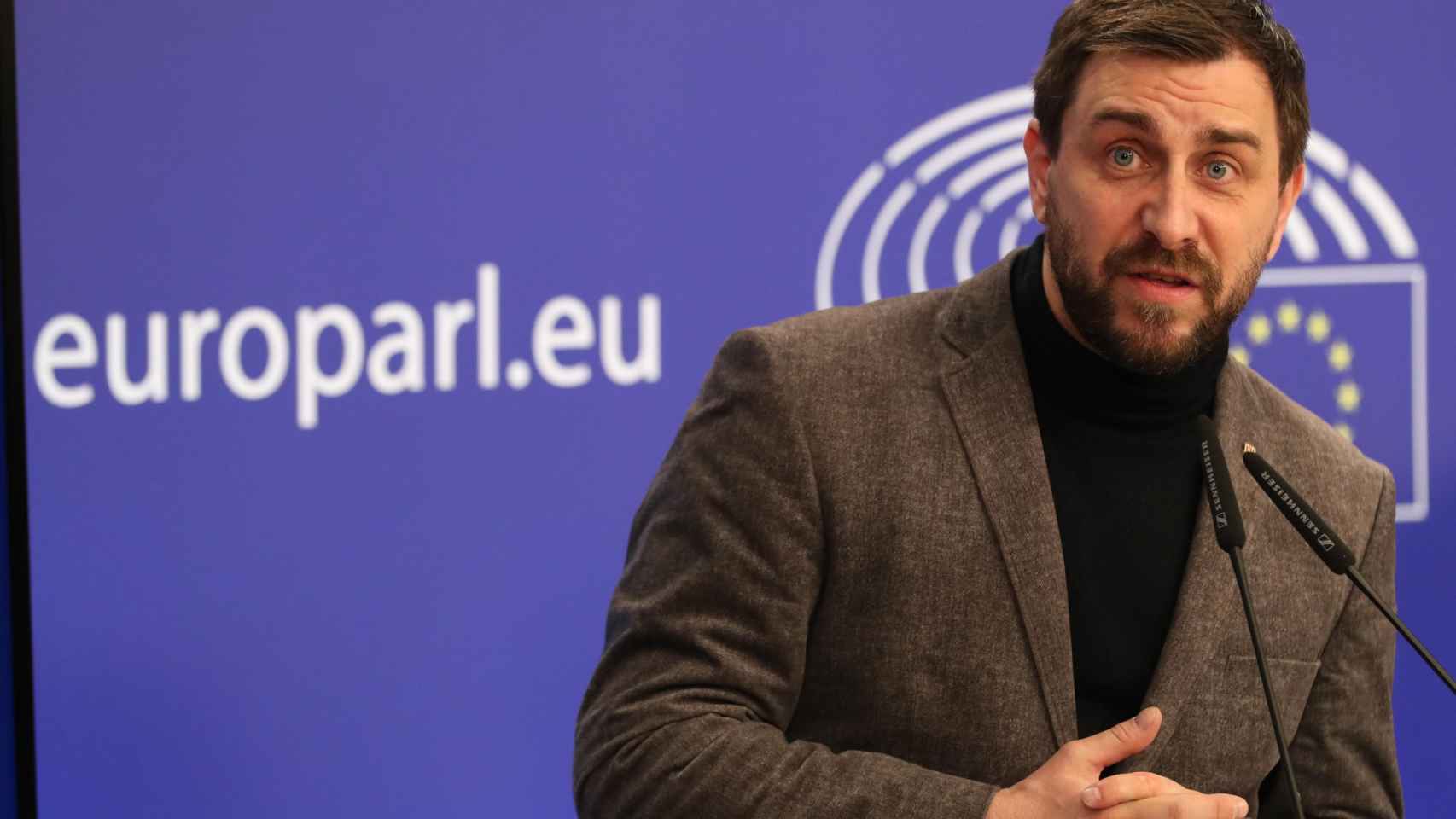 El exconseller de la Generalitat Toni Comín, durante una rueda de prensa en el Parlamento Europeo / EUROPA PRESS