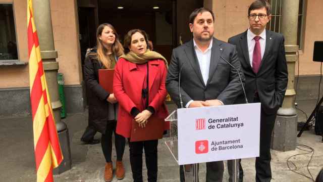 Janet Sanz, Ada Colau, Oriol Junqueras y Carles Mundó, en la cárcel Modelo de Barcelona / CG