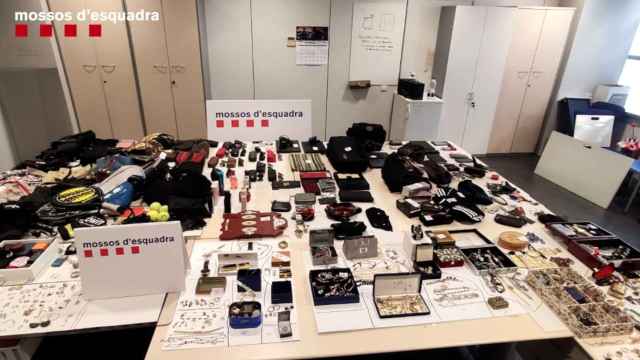 Los objetos robados por el ladrón en pisos de Barcelona / MOSSOS