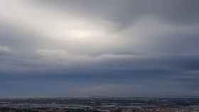 Cielos nublados enfrente del litoral barcelonés / CG