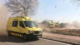 Una ambulancia y un helicóptero del Sistema de Emergencias Médicas (SEM) de Cataluña / CG