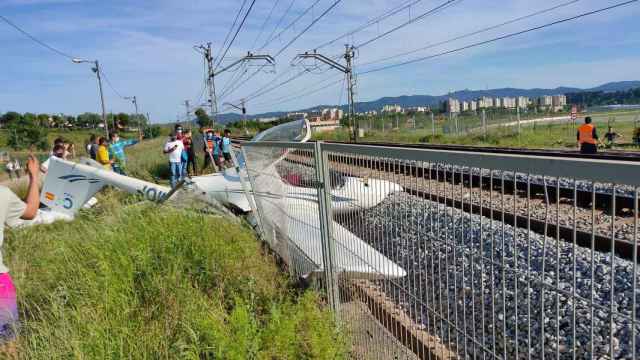 Una avioneta se estrella en el aeropuerto de Sabadell / RENFE