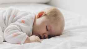 Bebé durante sus horas de sueño saludable / PIXABAY