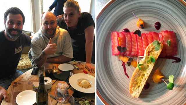 Kiko Rivera 'Paquirrín', con el equipo de Oddvar y uno de los platos del bufé de Cerdanyola del Vallés (Barcelona) / CG