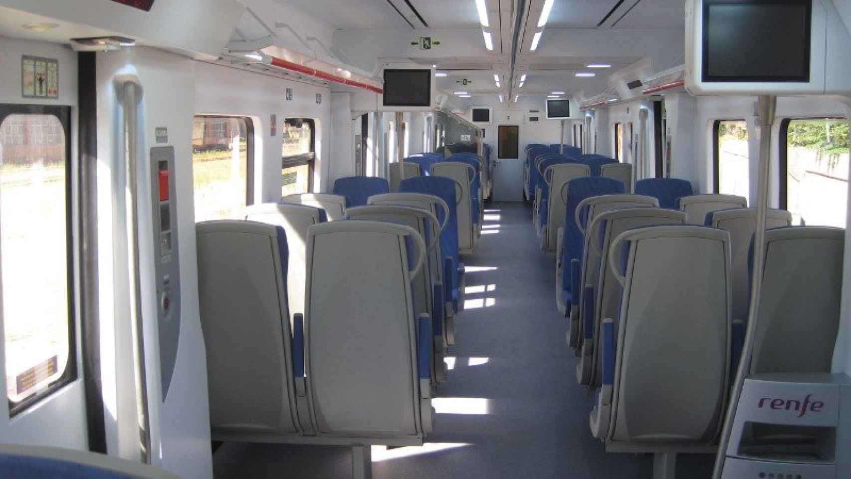 Interior de un vagón de Renfe en la red de cercanías de Cataluña.