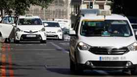 Taxistas circulan por el centro de Madrid / EFE