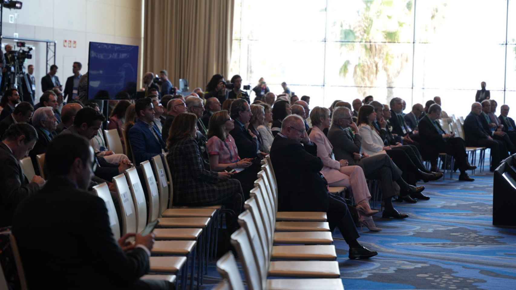 La sala donde se celebra la reunión del Círculo de Economía estaba medio vacía durante la sesión del consejero de Economía, Jaume Giró / Luís Miguel Añón - CG