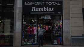Una tienda en las Ramblas de Barcelona, donde abundan los comercios orientados al turismo / EP