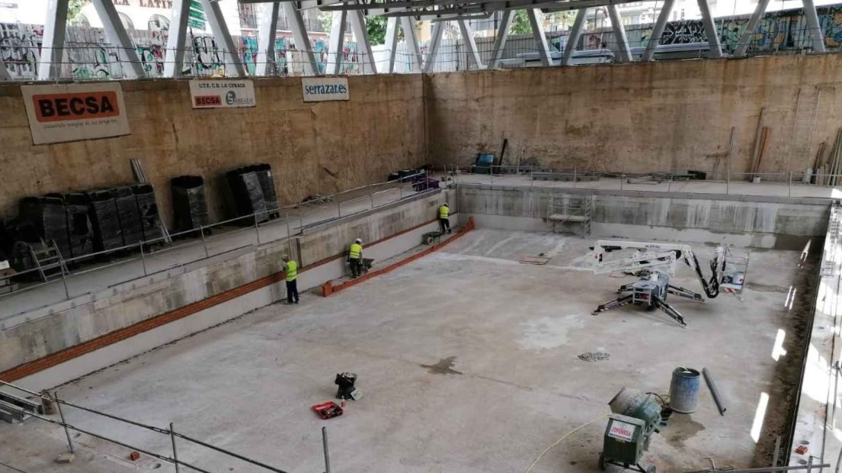Construcción de una piscina de Fluidra en Madrid / FLUIDRA
