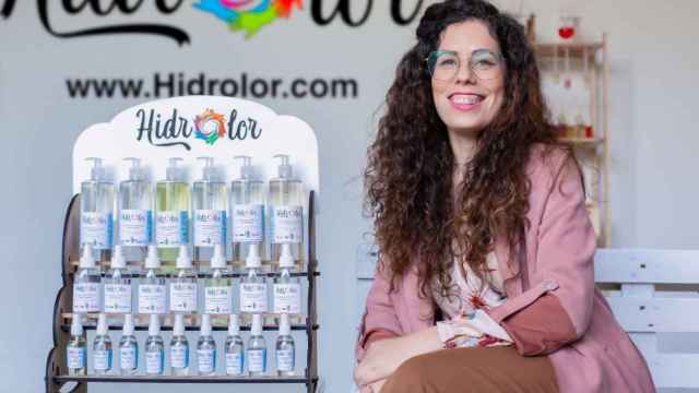 Raquel Muñoz, mujer emprendedora y fundadora de la empresa de geles hidroalcohólicos Hidrolor / CAIXABANK