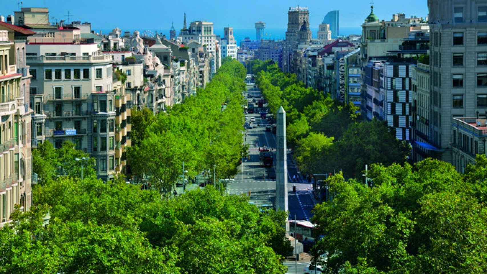 Un tramo del paseo de Gràcia de Barcelona, la vía más afectada por los actos vandálicos que denuncian los comerciantes / AS. PASSEIG DE GRÀCIA