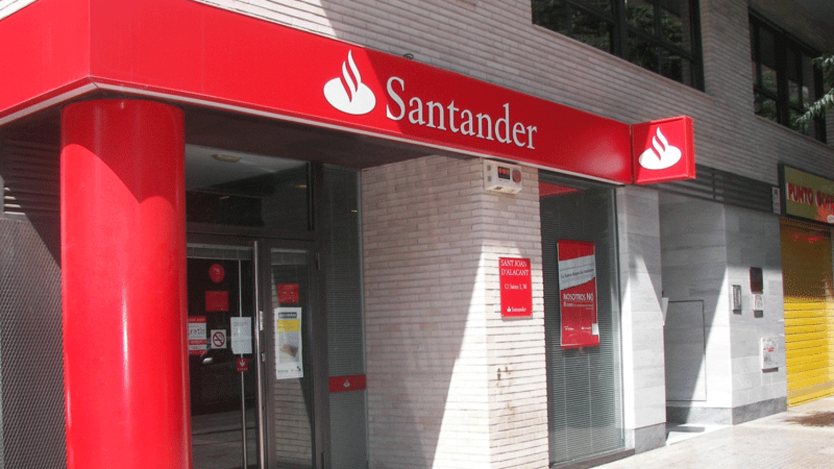 Una oficina del Banco Santander. - CG