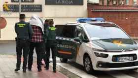 La Guardia Civil traslada al detenido por la muerte de un niño de nueve años en Lardero /EP