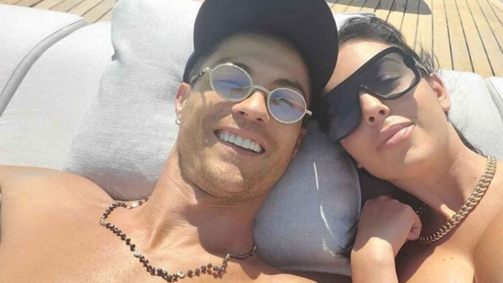 Georgina Rodríguez y Cristiano Ronaldo de vacaciones en alta mar