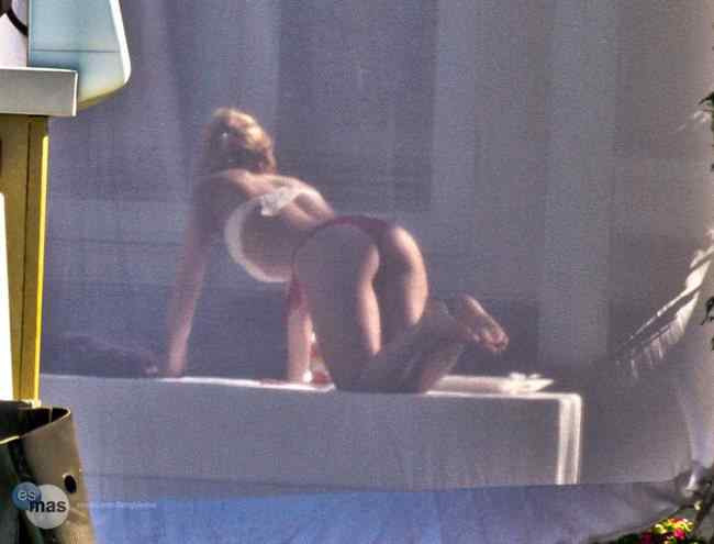 Una de las fotos de la polémica de Shakira en tanga
