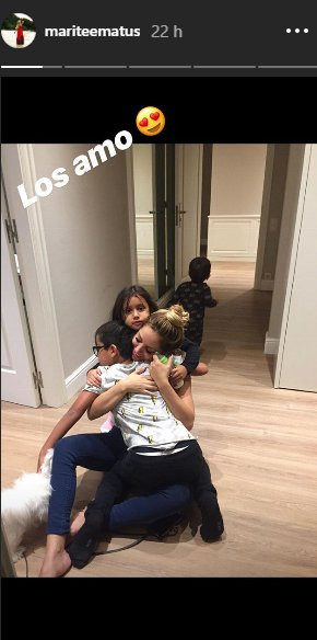 María Teresa Matus abraza a sus hijos / Instagram