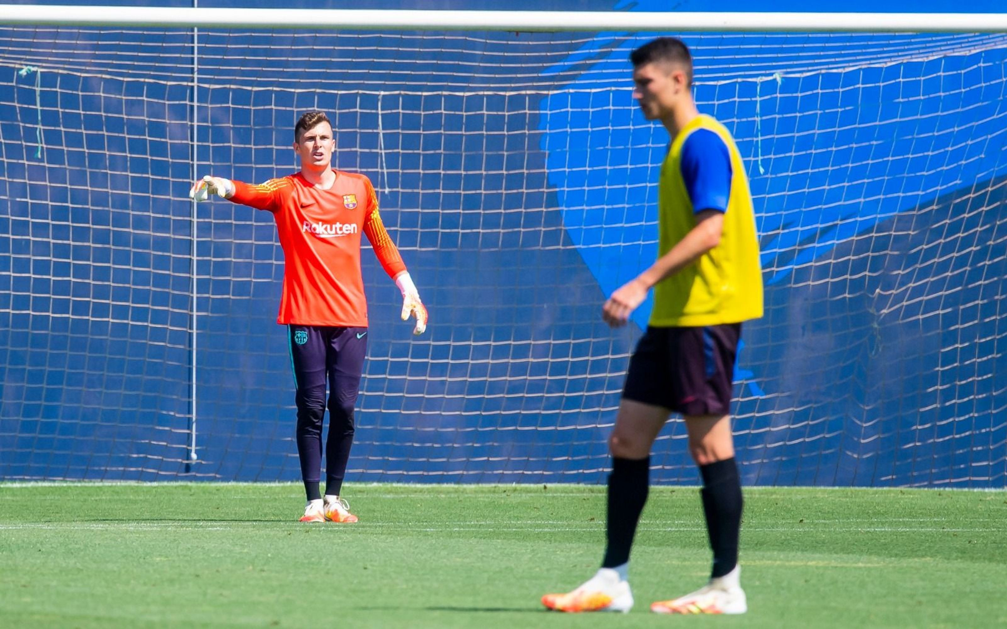 Iñaki Peña en un entrenamiento con el Barça B / FC Barcelona
