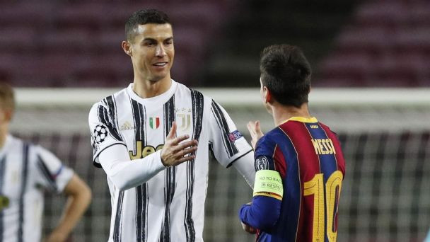 Cristiano y Messi se saludan amistosamente en el Barça-Juve / REDES