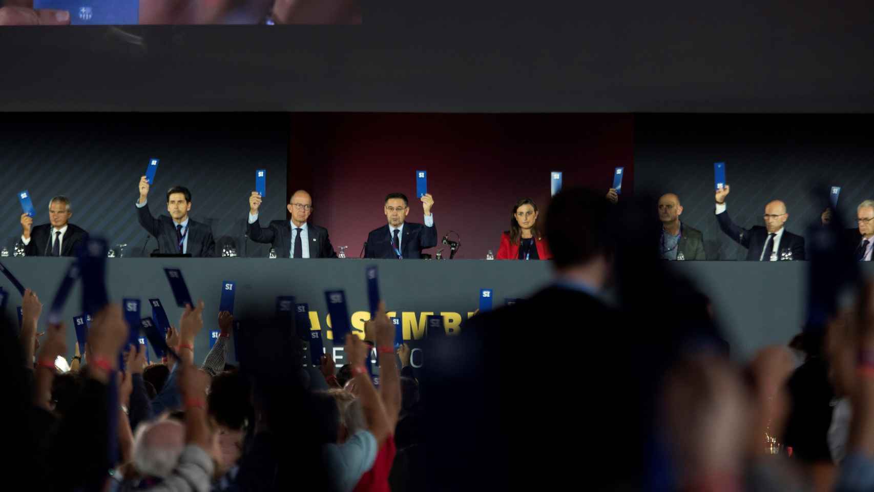 La junta directiva del Barça vota a favor de la propuesta de Víctor Font / EFE