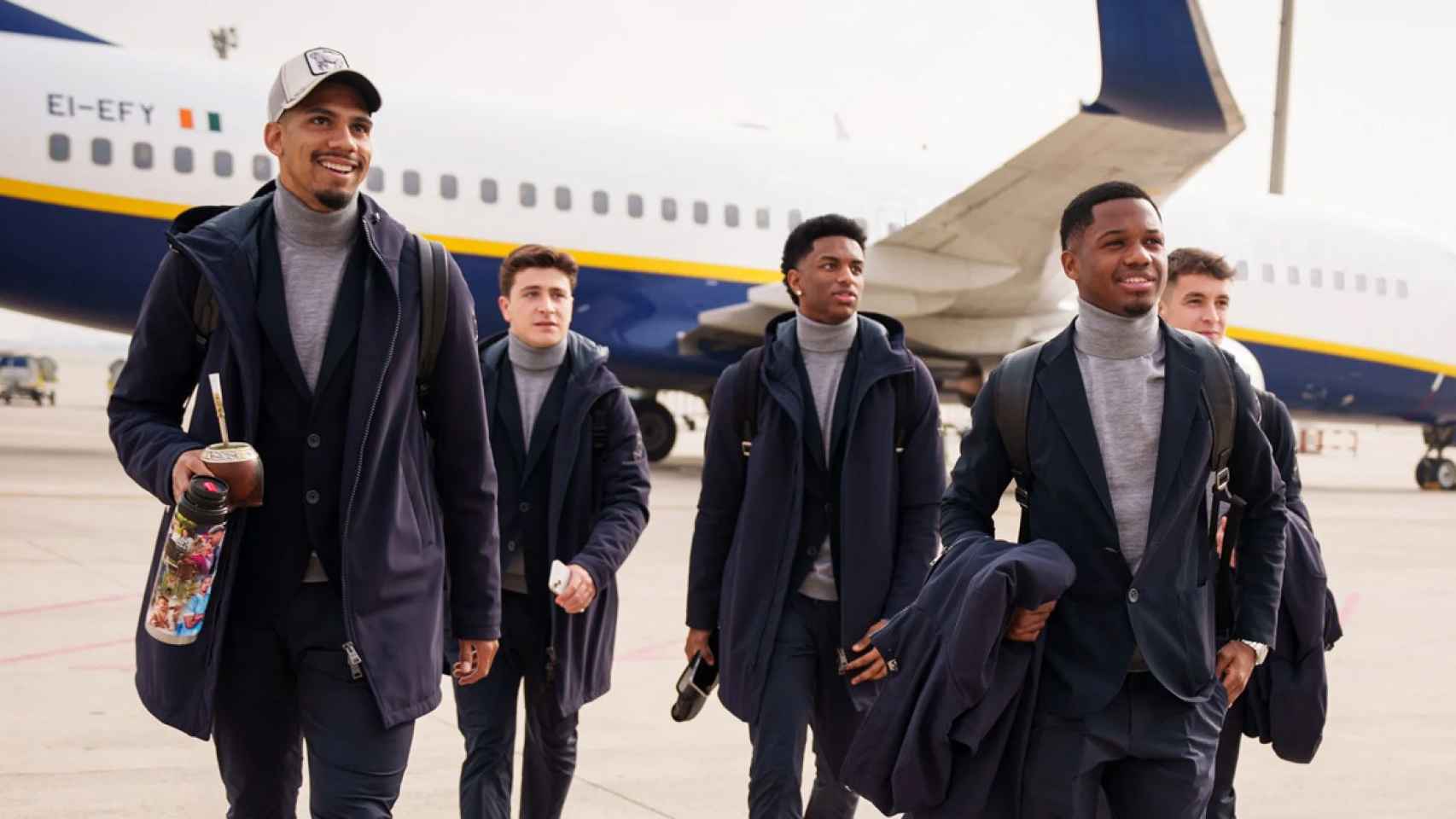 Los jugadores del Barça, saliendo de un avión / FCB