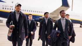 Los jugadores del Barça, saliendo de un avión / FCB
